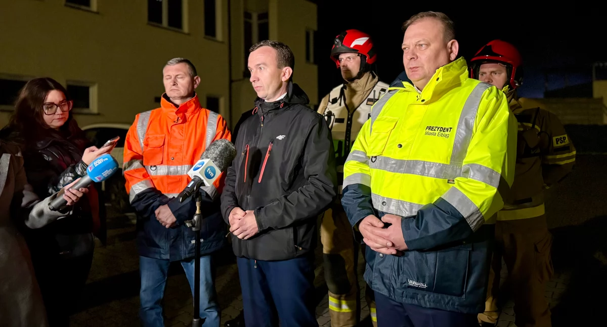 Płonie sortownia odpadów. Hala grozi zawaleniem