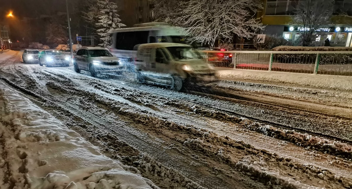 Śnieg sparaliżował wiele miejsc w Polsce. 2101 interwencji strażaków