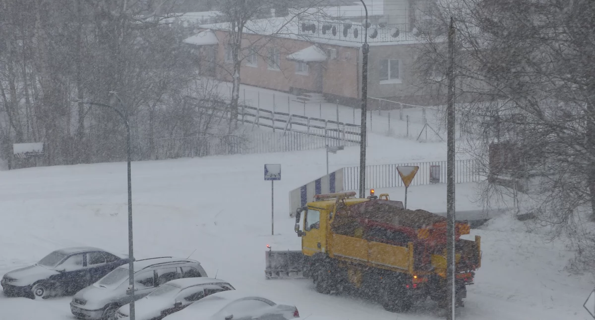 IMGW ostrzega przed intensywnymi opadami śniegu i zamieciami śnieżnymi