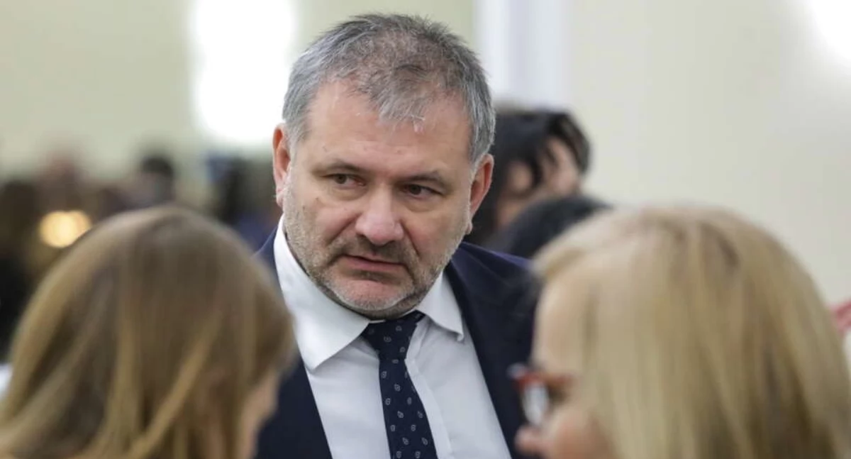 Szarża Żurka i prucie szaf. Kuźmiuk: 