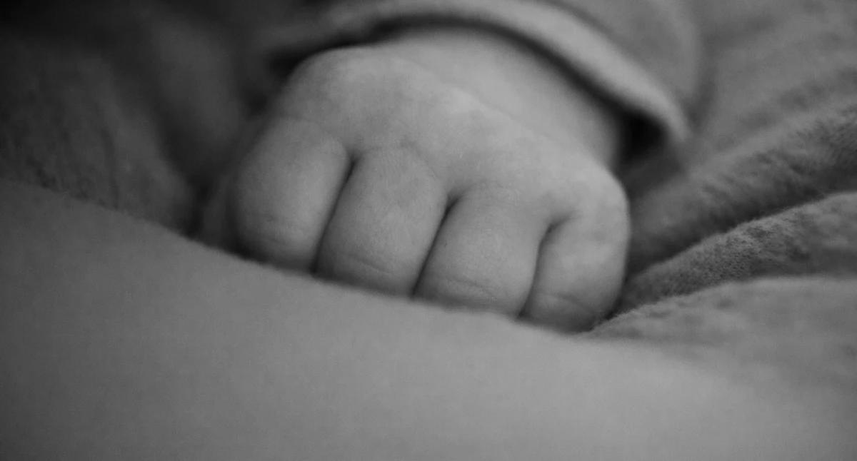 „Na ścianach był szron”. Śledztwo po śmierci niemowlęcia