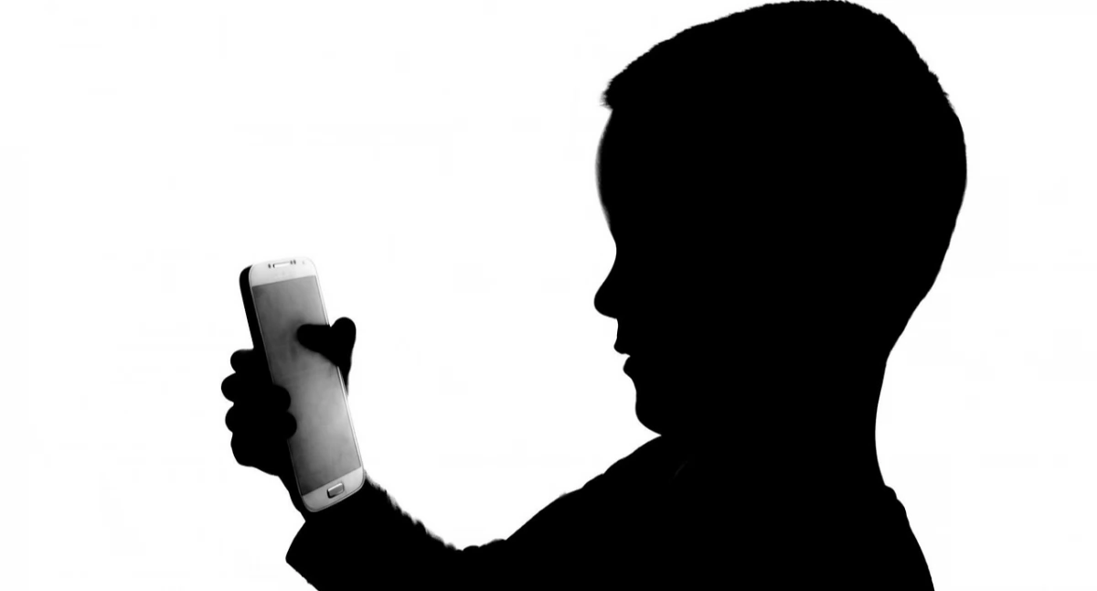 Polacy mówią „dość” dzieciom w social media