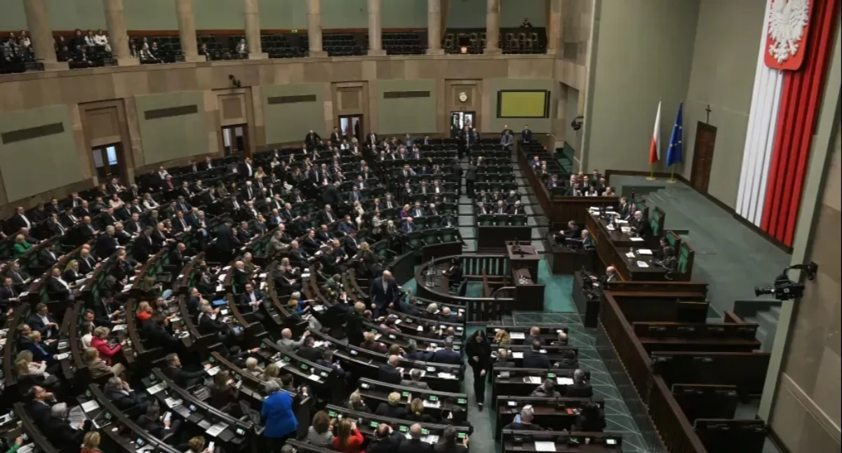 Jeden głos może zmienić wszystko. Najnowszy sondaż zaskakuje