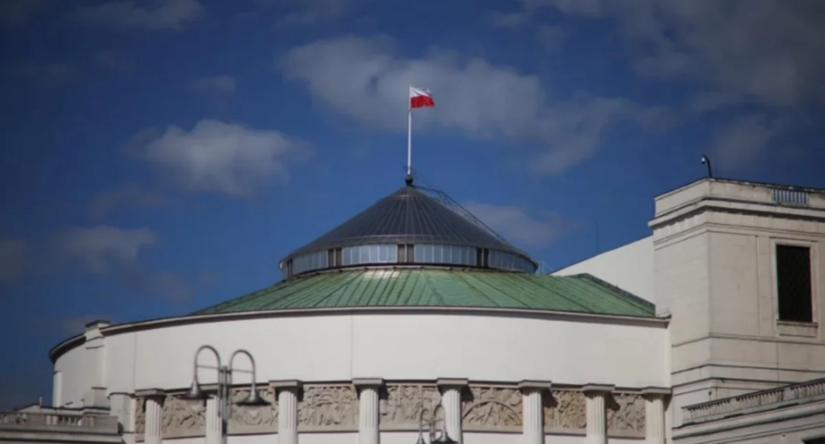 Najnowszy sondaż. Prawica miałaby 243 mandaty