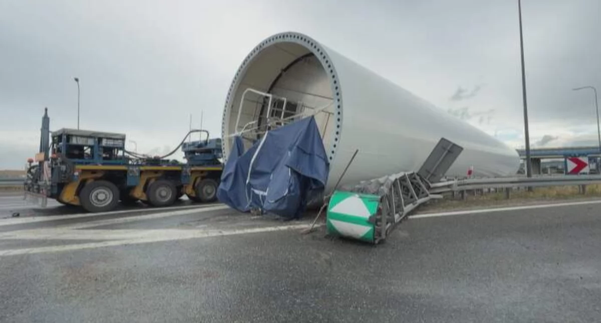 Gigantyczne utrudnienia na A4. Nietypowy ładunek zablokował autostradę [WIDEO]