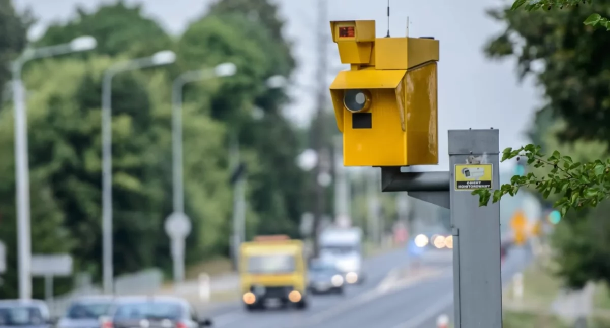 Koniec fotoradarów. Premier rozprawia się z „maszynkami do zarabiania pieniędzy”