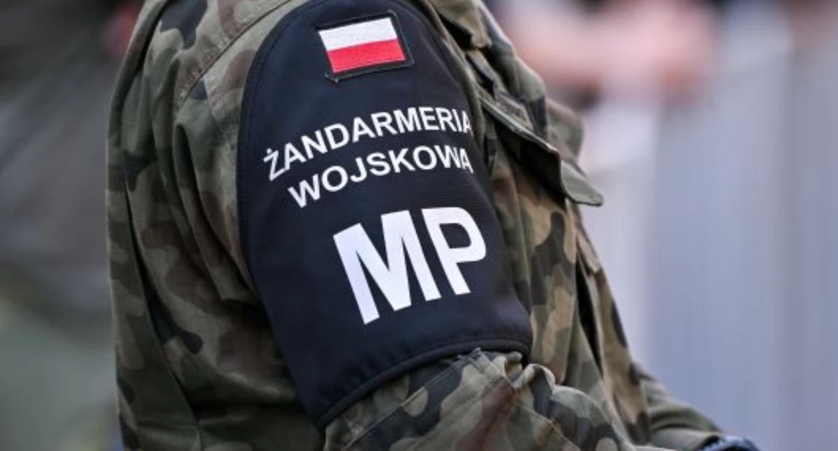 Niepokojące odkrycie pod Bartoszycami. Dron z kamerami leżał na polu