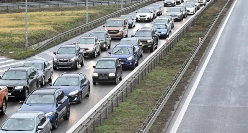 Powrót z długiego weekendu paraliżuje drogi