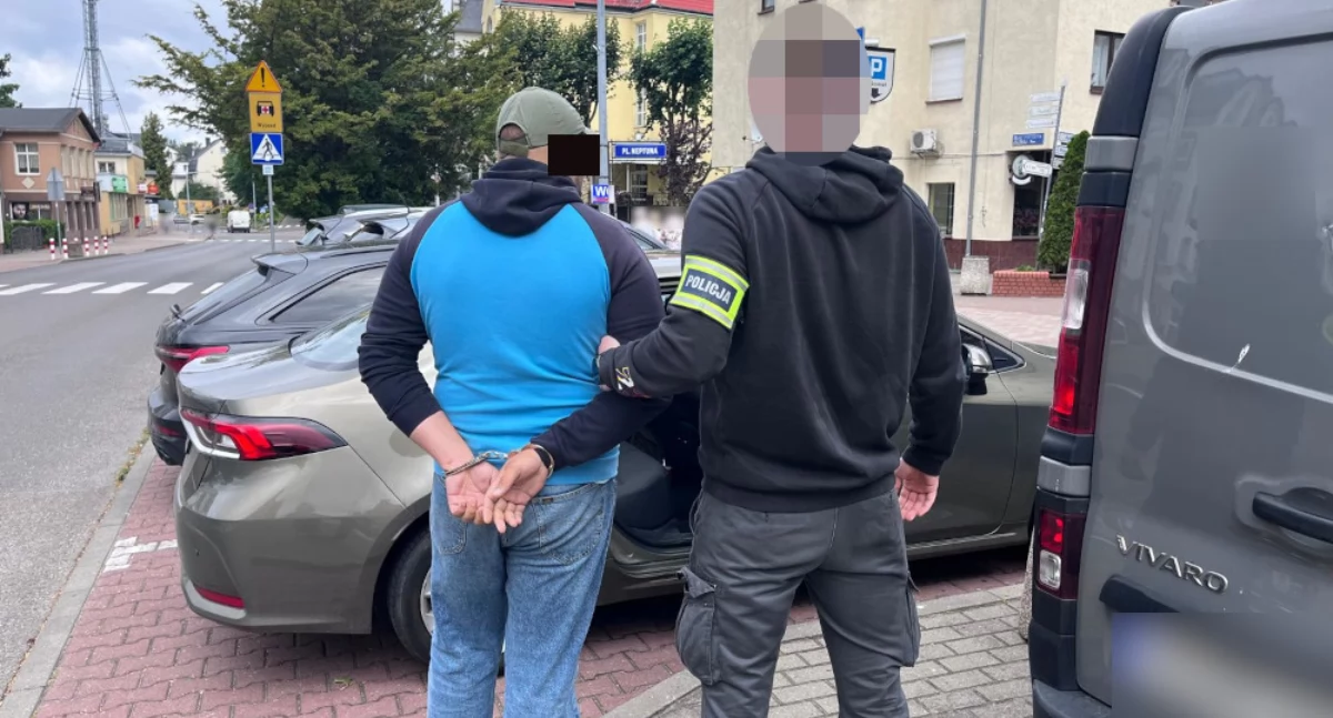 Mężczyzna zatrzymany przez policjantów 