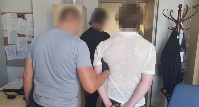 Ponad 400 gramów narkotyków w przesyłce – sprawca w areszcie  /fot. Komenda Stołeczna Policji