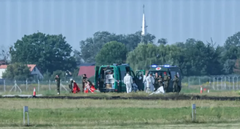 Miejsce katastrofy F-16 na terenie 42. Bazy Lotnictwa Szkolnego w Radomiu, fot. PAP/Paweł Supernak
