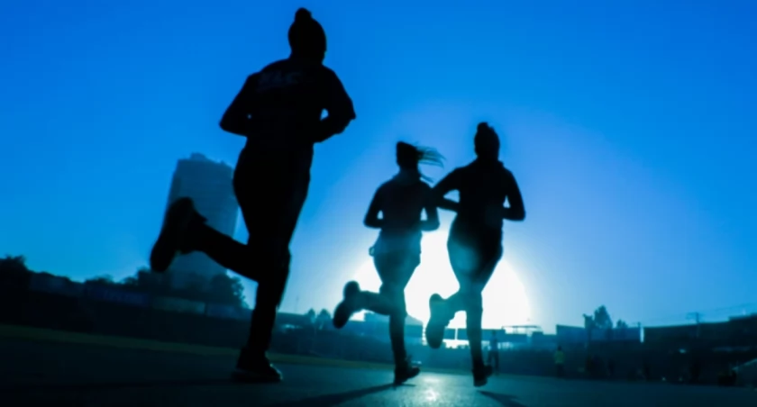 Fitsum Admasu on Unsplash zdj.ilustracyjne biegaczy