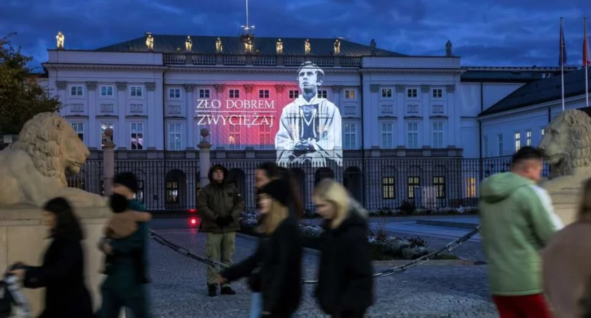 Iluminacja z okazji Narodowego Dnia Pamięci Duchownych Niezłomnych na fasadzie Pałacu Prezydenckiego / autor: Marek Borawski/KPRP