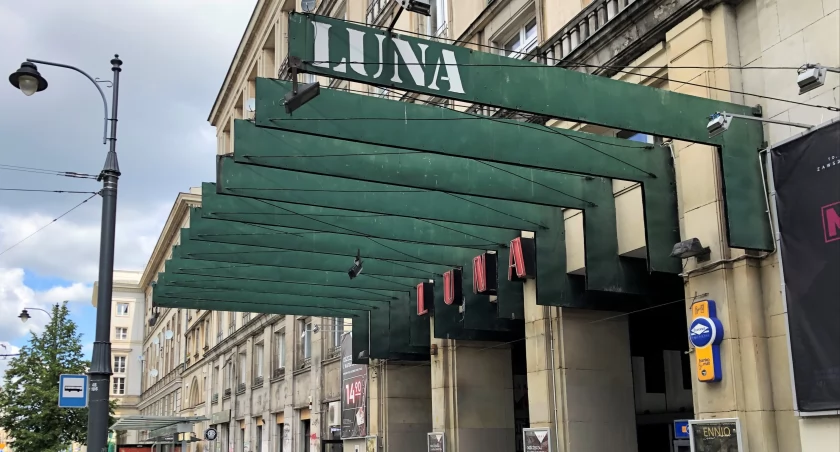 fot. wikipedia/ Emptywords - Praca własna - Kino Luna w Warszawie przy ul. Marszałkowskiej 28. Widok od strony południowej.