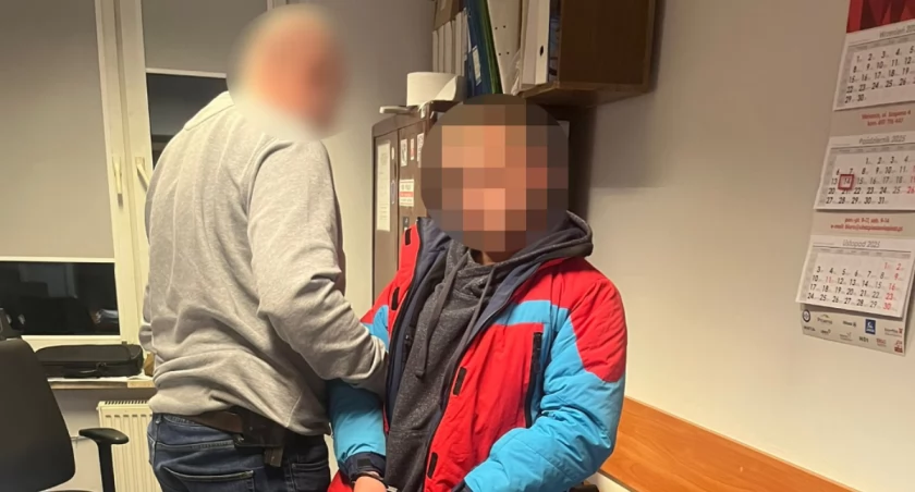 mat. policji / Zatrzymany przez policjantów mężczyzna 