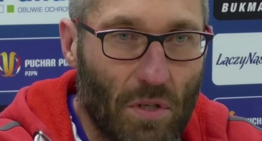 fot. wikipedia/Marek Papszun jako trener Rakowa Częstochowa (2018)