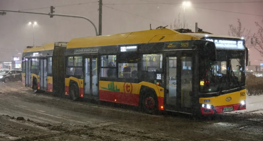  Autobus miejski. Fot. PAP/Szymon Pulcyn 