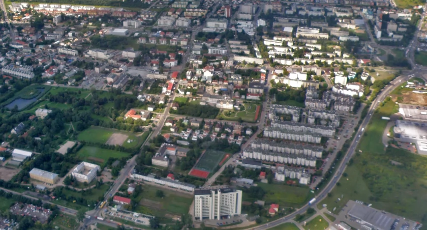 Piaseczno z lotu ptaka / Autorstwa Alina Zienowicz (Ala z) - Praca własna, CC BY 3.0, domena publiczna