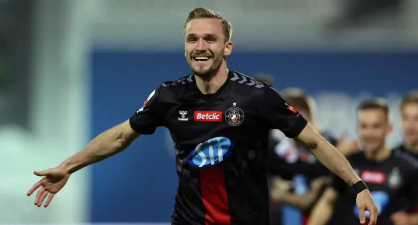  Napastnik Polonii Warszawa. Łukasz Zjawiński. Fot. PAP/Łukasz Gągulski 