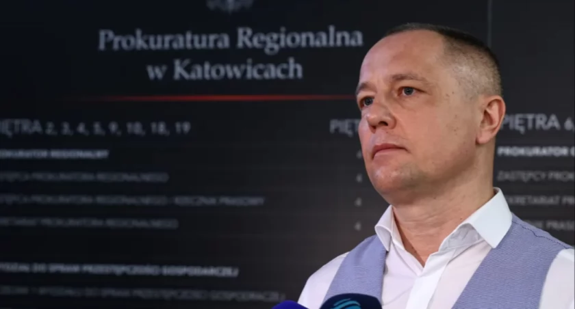 PAP - Rzeczniczk Prokuratury Regionalnej w Katowicach Michał Binkiewicz podczas wypowiedzi dla mediów