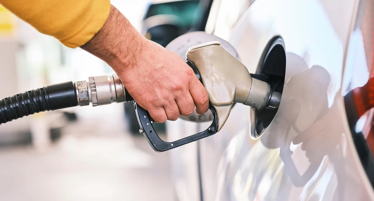 Tanie tankowanie? E-petrol przewiduje stabilne ceny benzyny w listopadzie