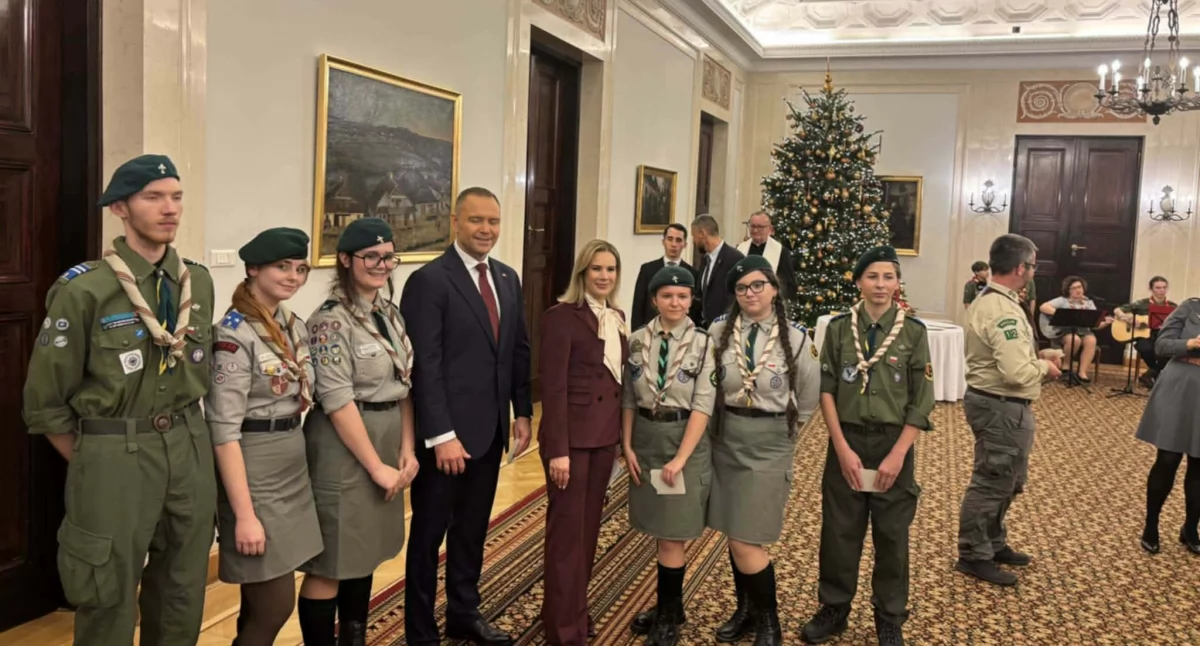 Betlejemskie Światło Pokoju w Warszawie dzięki młodym podkarpackim harcerzom