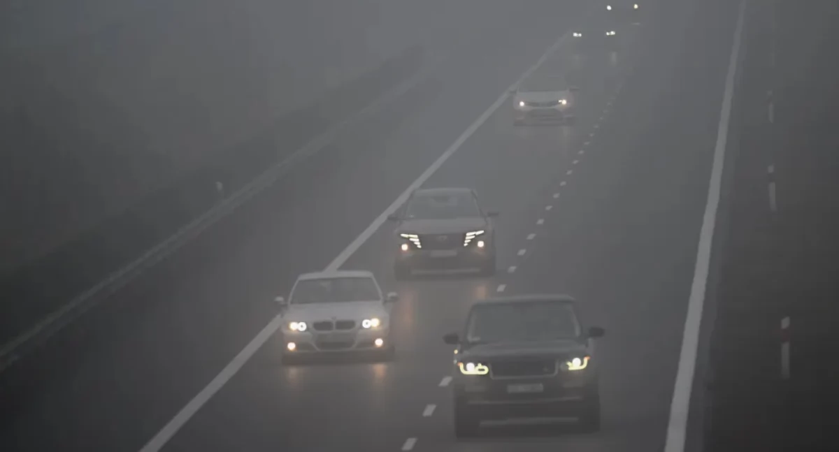 Pochmurnie i mgliście. Niebezpieczny poniedziałkowy wieczór na drogach