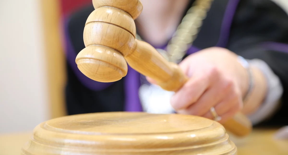 Pseudokibice przed sądem. Chodzi o handel narkotykami i sutenerstwo