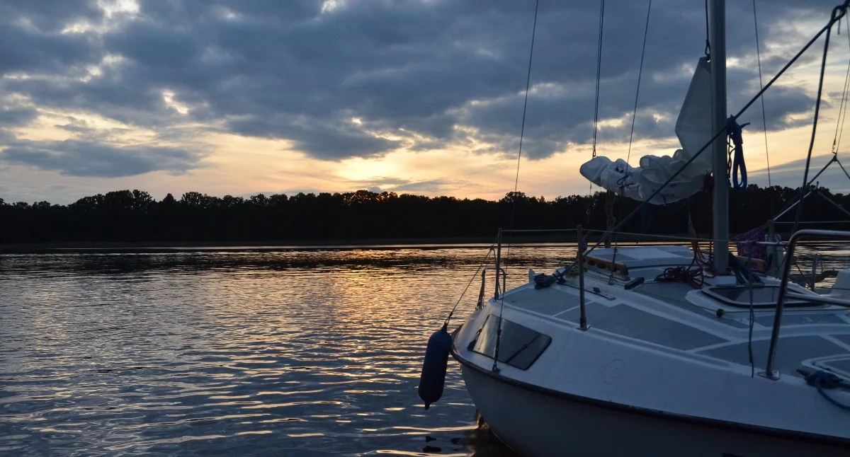 Polska wygrywa z zagranicą, a miasto z wsią