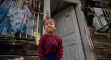 Porzucone dzieci z Nairobi. Wstrząsający reportaż z serca afrykańskich slumsów