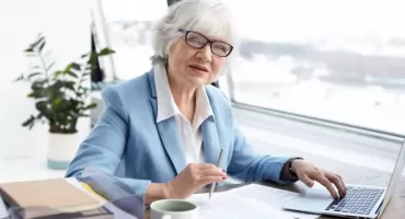 Emeryci wygrywają z ZUS w sądach. Wyrównania sięgają nawet 10 tys. zł!