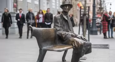 Turystyczna fala zalewa Polskę