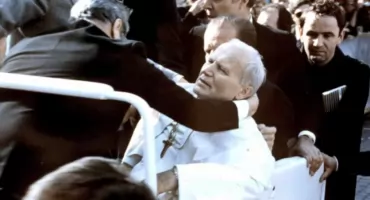 „Matka Boża ocaliła mi życie”. 45 lat od zamachu na Jana Pawła II [WIDEO]