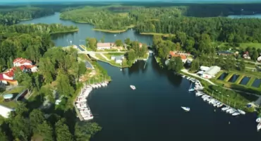 Guzianka i Bełdany z drona. Mazurski węzeł, który zachwyca o każdej porze roku