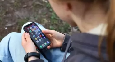 „To już koniec”. Rząd wprowadza zakaz telefonów dla uczniów