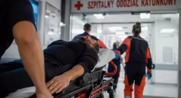 Nocna prohibicja nie zatrzymała dramatu. „Ci pacjenci nadal trafiają do nas codziennie”