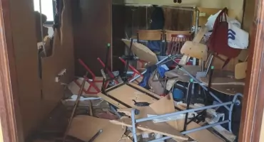 Zdewastowane szatnie klubu. „Roznieśli w pył sprzęt, powybijali okna”