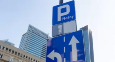 Warszawa rozszerza strefę parkowania. Kolejne dzielnice z opłatami za postój