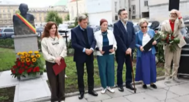 Skwer Dejmka otwarty w sercu Warszawy. Teatr wyszedł na ulice miasta
