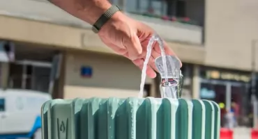 Upał w mieście? Warszawa stawia poidełka z wodą pitną