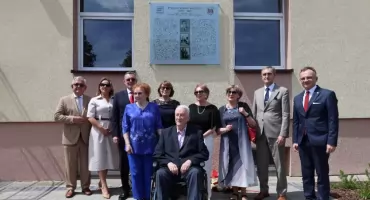 Mława oddała hołd twórcy wodociągów. Tablica upamiętniająca wybitnego inżyniera odsłonięta
