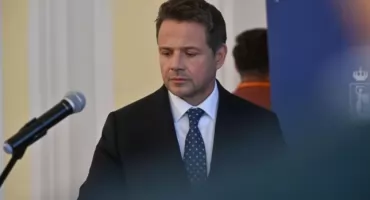 Trzaskowski stanie przed radnymi