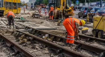Warszawa stanie w korkach? Ruszają gigantyczne remonty torowisk [MAPY]