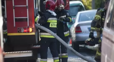Gęsty dym nad Tarchominem. Pożar pustostanu przy Marywilskiej 