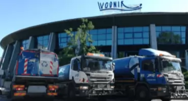 Miliony litrów w ruchu. Warszawa zamienia baseny w… miejskie sprzątanie