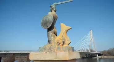 Oblały farbą Pomnik Syreny. Prokuratura właśnie zdecydowała, co dalej
