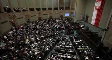 Koniec z medycznymi oszustami? Sejm właśnie podjął ważną decyzję