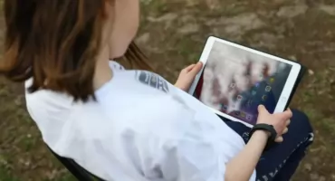 Coraz więcej rodziców robi to każdego dnia. Naukowcy mówią: lepiej przestać