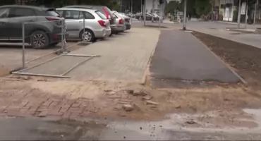 Absurd w Wołominie. Budowali ścieżki z dwóch stron i minęli się o półtora metra