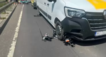 Chwila nieuwagi i dramat na drodze. Wciągnął rower pod koła